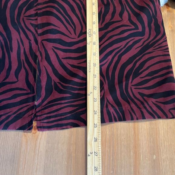 Cathy by Cathy Daniels Maroon Black Animal Zebra Print Full Zip Cardigan Size 16 - Picture 11 of 11
